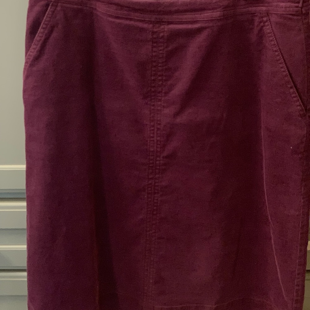 Boden purple corduroy skirt in size US 8long. Excellent condition.